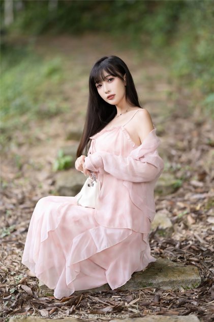 超高清性感丰满饱满大胸美女模特宫艺写真海报