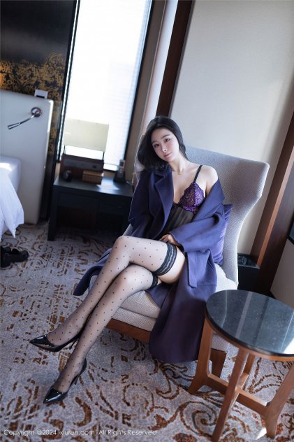 可以看黄篇的网站海报